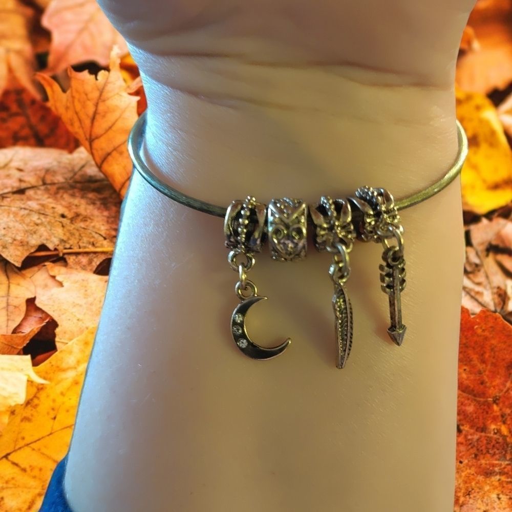 Rin's Unique Boutique - Handmade - Charm Bracelet